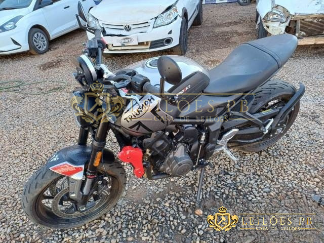 LOTE 21 TRIUMPH TRIDENT 660 2023/2024 