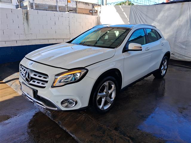 LOTE 28 MERCEDES BENZ GLA 200FF 2019/2019 
