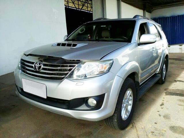 LOTE 17 TOYOTA HILUX SW4 3.0 4X4 2014/2015 