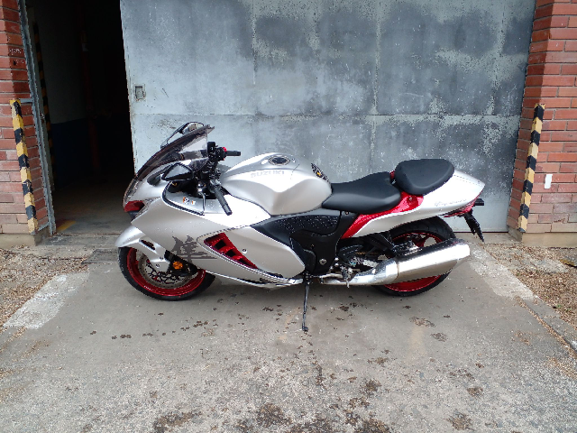 LOTE 11 SUZUKI GSX 1300-R 2022/2023 GASOLINA  